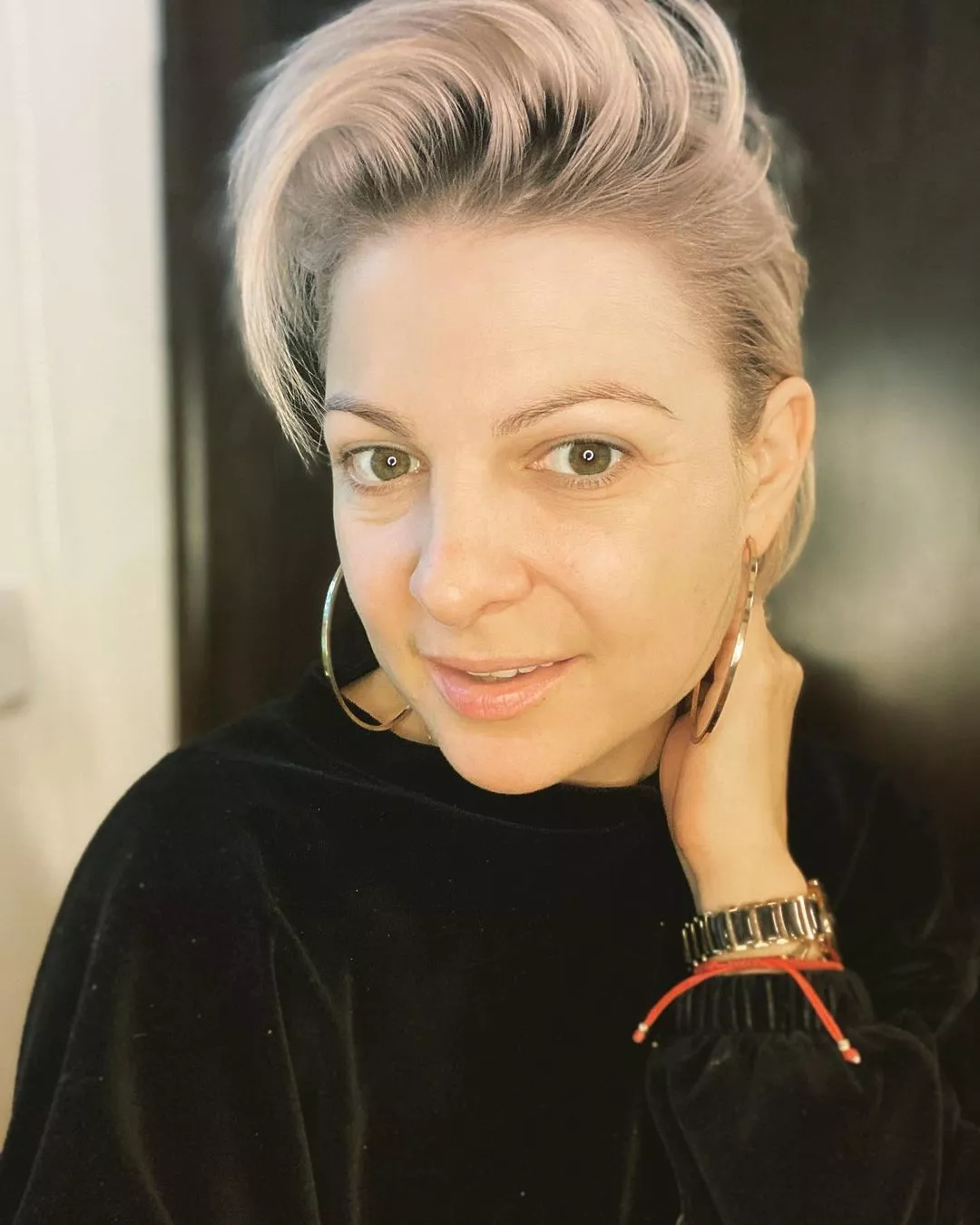 Magdalena Narożna Piękni i Młodzi zmieniła fryzurę! Szokujące uczesanie wokalistki zaskoczyło internautów!